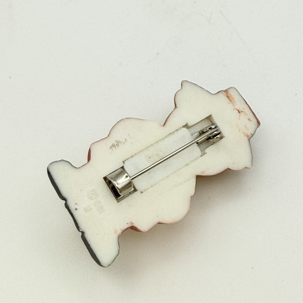 GGI Pilgrim Bear Pin Brooch Pumpkin Thanksgiving Fall Holiday Brown Matte Resin - Picture 4 of 7